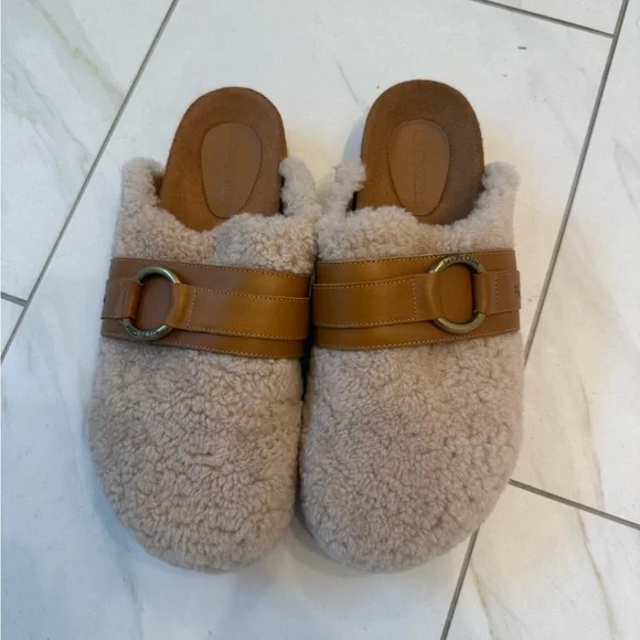 Chloe Shearling Clogs with Tan Strap - Picture 2 of 2